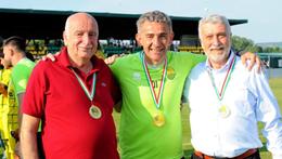 Da sinistra il vicepresidente del Caldiero Augusto Fanini, l'allenatore Cristian Soave e il sindaco di Caldiero Marcello Lovato