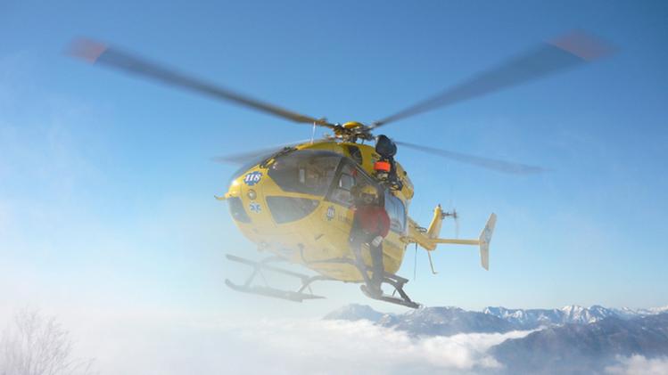 L'intervento di un elicottero del soccorso alpino