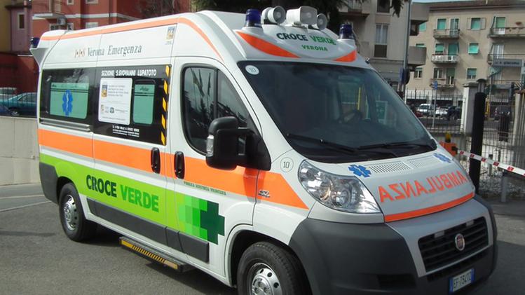 Un'ambulanza (foto Archivio)