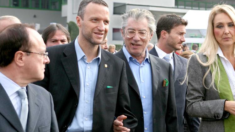 Flavio Tosi e Umberto Bossi a braccetto: era il 2008 