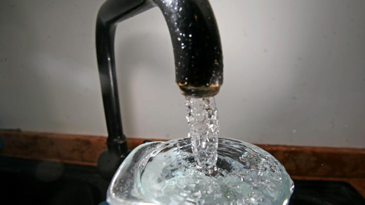 Acqua del rubinetto (ARCHIVIO)