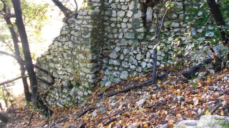 Parte dei resti del Castello della Corvara, che verranno recuperati