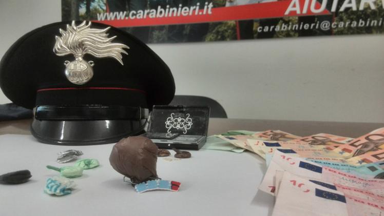 Droga sequestrata dai carabinieri (foto d'archivio)