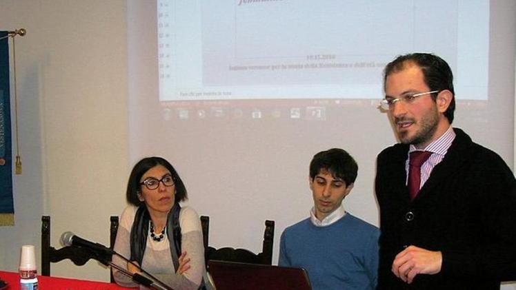Il ricercatore Andrea Martini, con Giulia Albanse e Federico Melotto