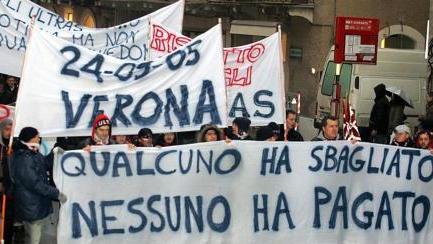
 Una delle numerose manifestazioni degli amici di Paolo Scaroni per chiedere giustizia