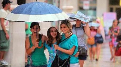 Probabile qualche acquazzone: meglio portare l'ombrello