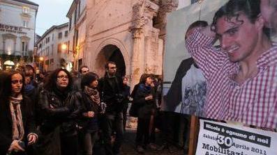 Manifestazione in ricordo di Nicola Tommasoli, il giovane morto dopo un'aggressione a Porta Leona nel 2008