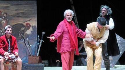 Michele Placido, al centro, nel ruolo di Re Lear. La tragedia, diretta con Francesco Manetti, è in prima nazionale al Teatro Romano FOTO BRENZONI