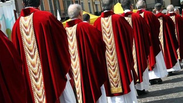Ai parroci, giovani o anziani, il Papa ha rivolto una precisa indicazione: omelie brevi semplici, comprensibili per chi ascolta