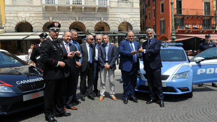 Le nuove auto di polizia e carabinieri (DIENNEFOTO)