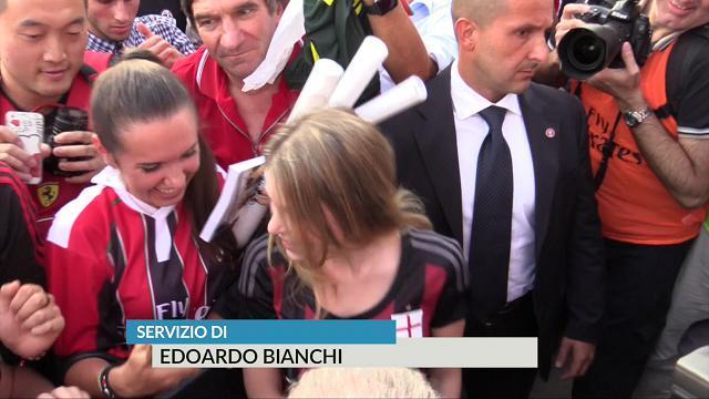 Barbara Berlusconi con i tifosi: "Meravigliosi"