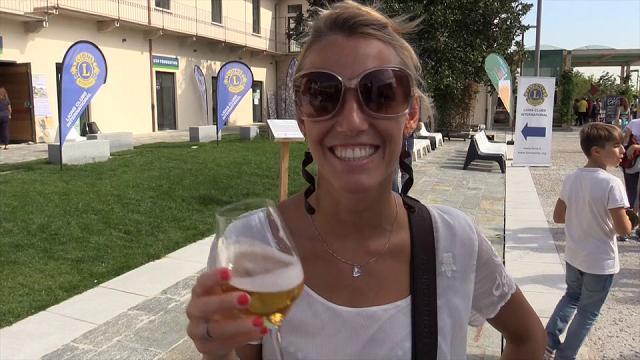 Expo, Tania Cagnotto brinda alla festa della birra