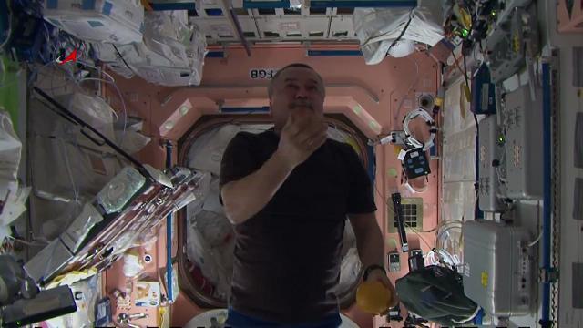 Iss: astronauti o giocolieri? Il video dell'Agenzia Spaziale Russa