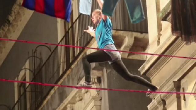 "Walk Contest" a Catania: le acrobazie sono sui fili del bucato