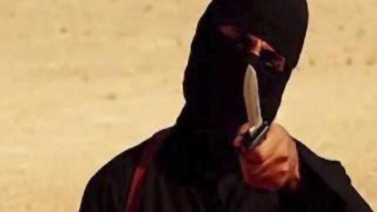 Il "boia" dell'Isis Jihadi John durante una decapitazione