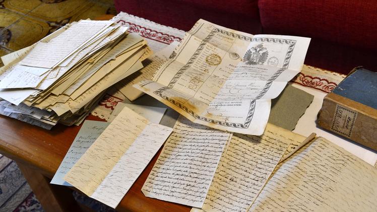 Alcune lettere e diari fra i quasi quattromila documenti esaminati contenuti nell’archivio di Villa Mosconi Negri FOTOSERVIZIO DI VINCENZO AMATO