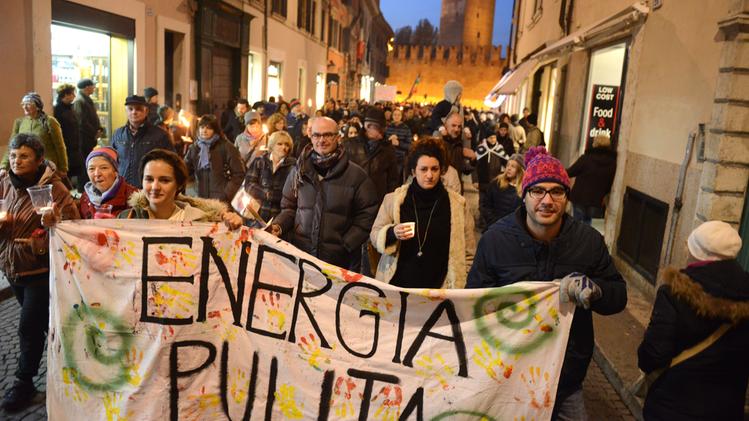 Migliaia in marcia a Verona per il clima (Marchiori)