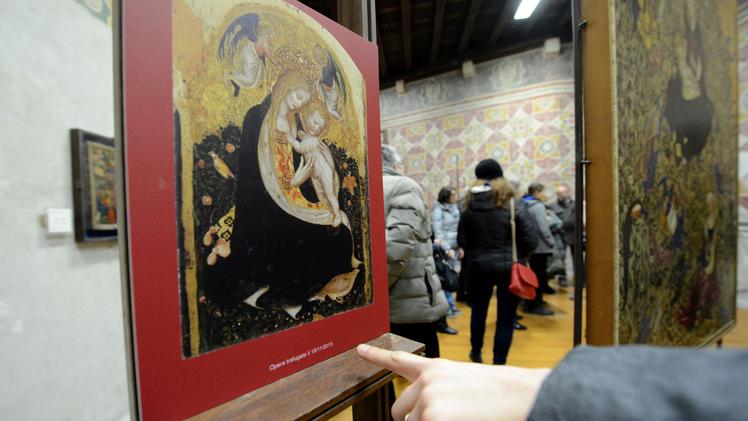 A Castelvecchio hanno messo una riproduzione della Madonna della quaglia del Pisanello, uno dei capolavori rubati