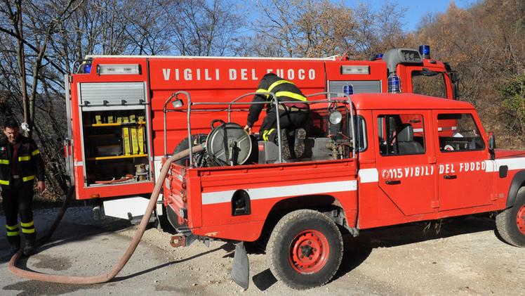 I vigili del fuoco al lavoro a Tregnago (Diennefoto)