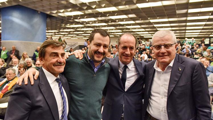 Da Re, Salvini, Zaia e Dozzo (Marchiori)Enzo Flego (applaudito il suo intervento) e Monica LavariniIl leader storico Umberto Bossi con Paolo Paternoster