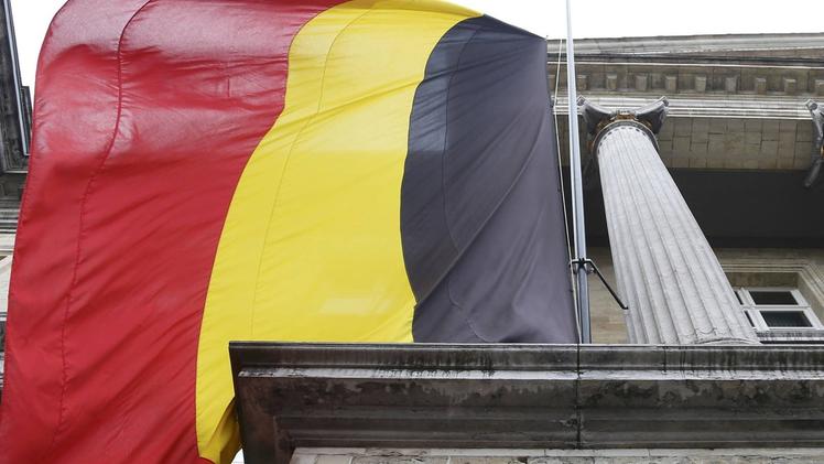 Bandiera a mezz’asta sul palazzo del Parlamento belga