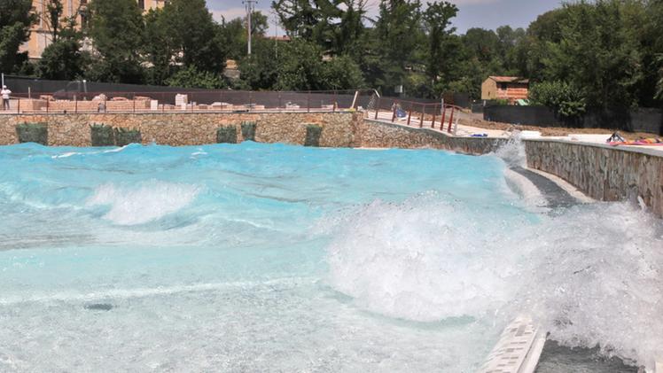 La piscina a onde delle Terme di Giunone, che la scorsa estate hanno stabilito il record di presenze: 204mila