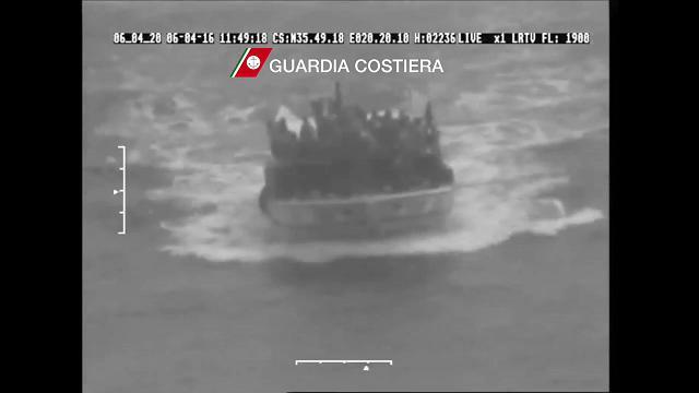 La guardia costiera prosegue le operazioni di soccorso ai migranti nel Canale di Sicilia, attualmente in condizioni meteo avverse. Nel primo pomeriggio di ieri, scrive in una nota il comando generale delle capitanerie, una segnalazione da un telefono satellitare riferiva di un barcone in precarie condizioni, con circa 300 migranti a bordo, partito dall'Egitto e diretto verso le coste italiane. Sul punto è stato inviato un ATR42 della Guardia Costiera italiana che ha individuato i migranti e successivamente un velivolo spagnolo dell'agenzia Frontex che è rimasto in zona fin quando due unità della Guardia Costiera italiana non hanno raggiunto il barcone.I migranti di diverse nazionalità (siriani, egiziani, somali, eritrei, etiopi, palestinesi, libici, sudanesi, delle Isole Comore) sono stati inizialmente tratti in salvo da due motovedette della Guardia Costiera, CP326 di Roccella Jonica e CP323 di Siracusa, ed in seguito sono stati trasbordati su Nave Dattilo CP940. Ora il convoglio delle unità della Guardia Costiera con a bordo 314 migranti (156 uomini, 51 donne e 107 minori) sta facendo rotta verso le coste italiane dove arriverà nel pomeriggio di oggi.