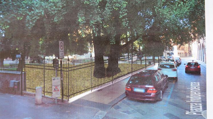 Un rendering della recinzione in ferro che circonderà i giardini di piazza Indipendenza