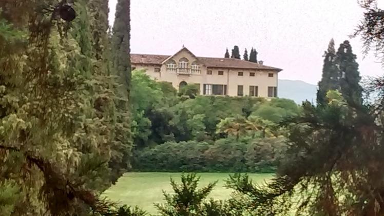 Villa Fumanelli a San Floriano, presa di mira poche mattine fa da malviventi