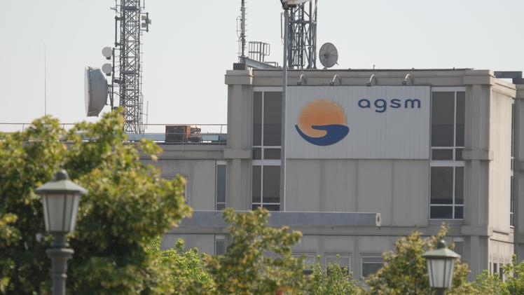 La firma dell’intesa tra Agsm Energia e Consumatori FOTO MARCHIORIUna veduta della sede dell’Agsm in lungadige Galtarossa