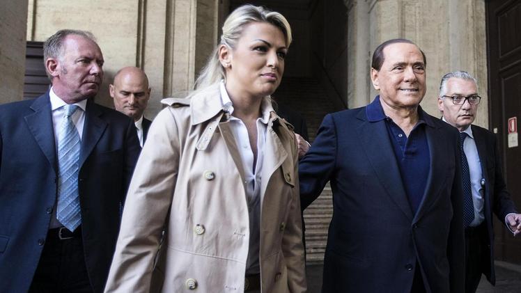 Silvio Berlusconi con Francesca Pascale