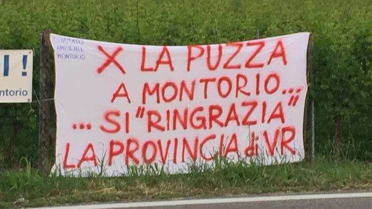 La protesta "anti-puzza" a Montorio