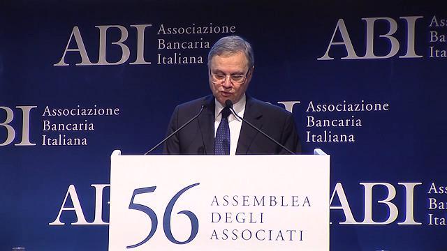 Il governatore della Banca d'Italia, Ignazio Visco, è intervenuto alla 56esima assembela dell'Abi affrontando l'attuale crisi del sistema bancario italiano(video di Martina Martelloni)