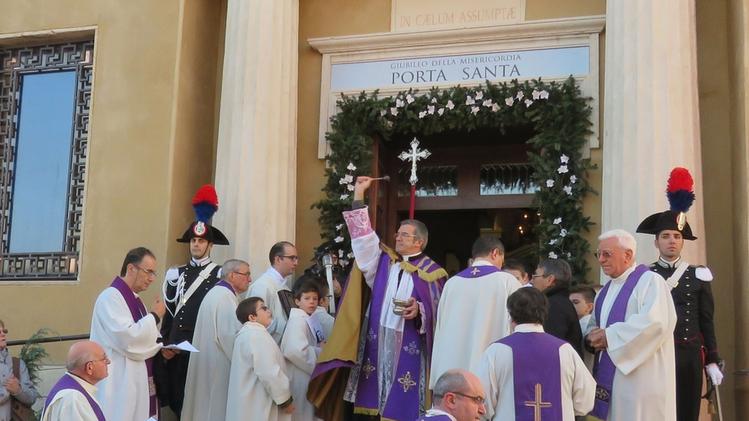 L’apertura della Porta Santa al santuario della Bassanella, una delle chiese giubilari,  nel dicembre scorso