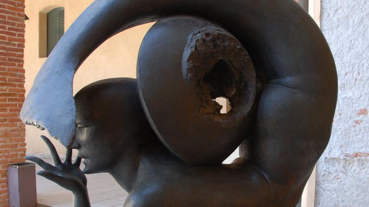 Una delle sculture esposte alla Biennale di Soave