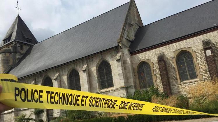 Il vescovo Giuseppe ZentiLa chiesa di Saint Etienne du Rouvray, in Normandia, dove sono entrati in azione i terroristi