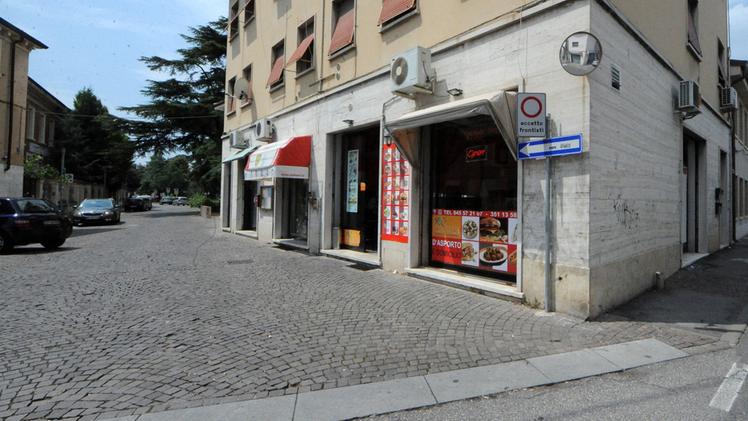 L’inizio di piazza Chievo dove è avvenuto l’attentato