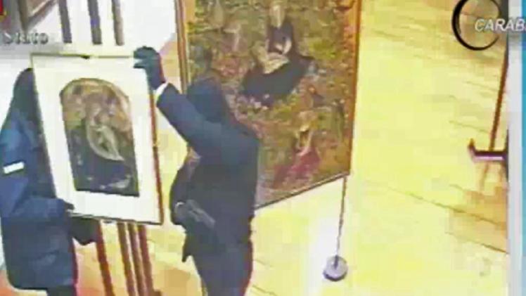 I ladri ripresi dalle telecamere del museo di Castelvecchio