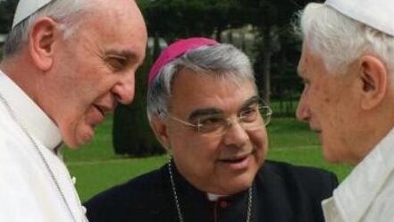 Il vescovo Marcello Semeraro con i papi Francesco e Benedetto XVI