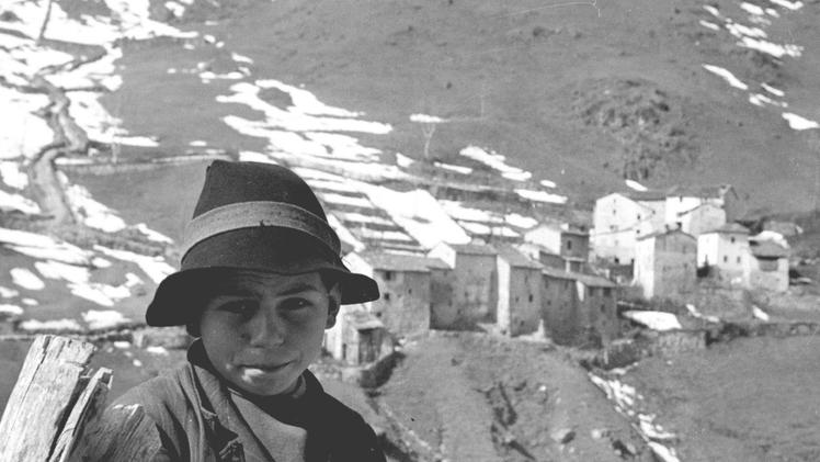 Un piccolo cimbro in una foto scattata a Giazza nel 1941