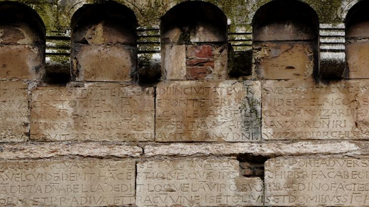 La Carta lapidaria: è l’iscrizione sul campanile di Negrar