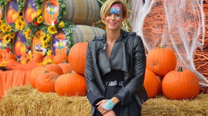Federica Pellegrini a Gardaland, truccata in tema Halloween