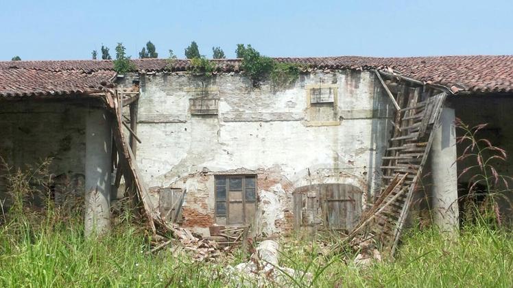 La barchessa crollata a villa Serego-Rinaldi di BeccacivettaEcco come si presenta ora la barchessa  «viscontea»