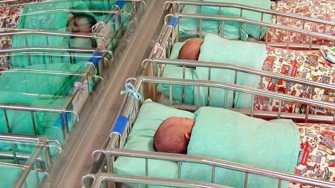 Neonati in un reparto maternità