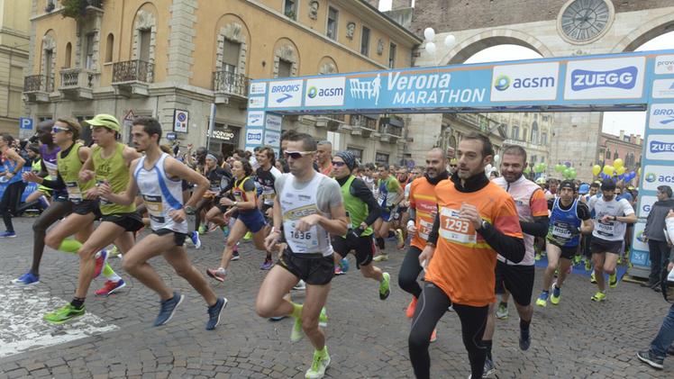 Verona Marathon 2016, la partenza (Marchiori)