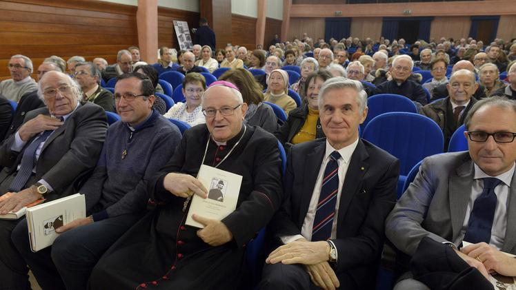 Il pubblico alla presnetazioen del libro: in prima ila il vescovo Zenti, gli imprenditori Pedrollo e Rana 
