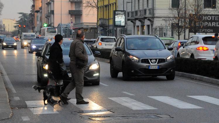 Un attraversamento in corso Milano (Dienne foto)