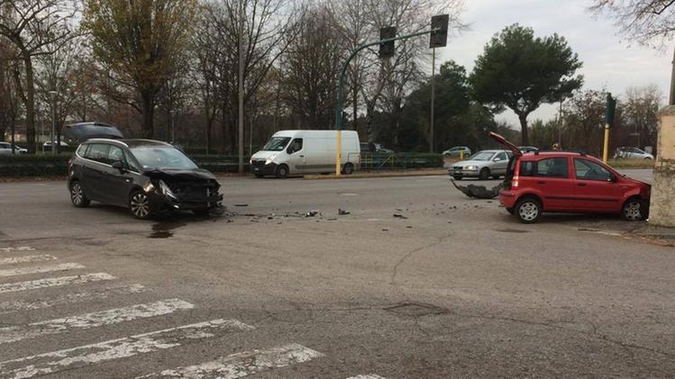 L'incidente di via Ca' di Cozzi (foto Antonio Toto Brocchi)