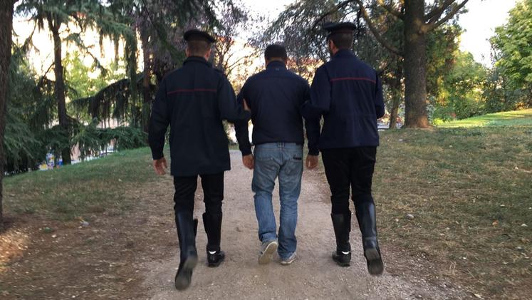 Un arresto dei carabinieri sui Bastioni (foto Archivio)