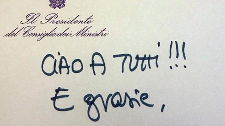 Matteo Renzi lascia il Quirinale dopo aver presentato le dimissioniIl saluto di Matteo Renzi postato sul suo profilo Twitter